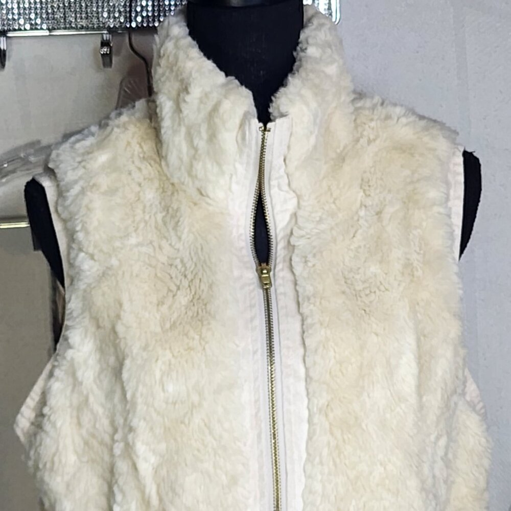 Roz & Ali Cream Colored Faux Fur Trimmed in Faux Suede Fully Lined Vest Size L - Picture 2 of 16